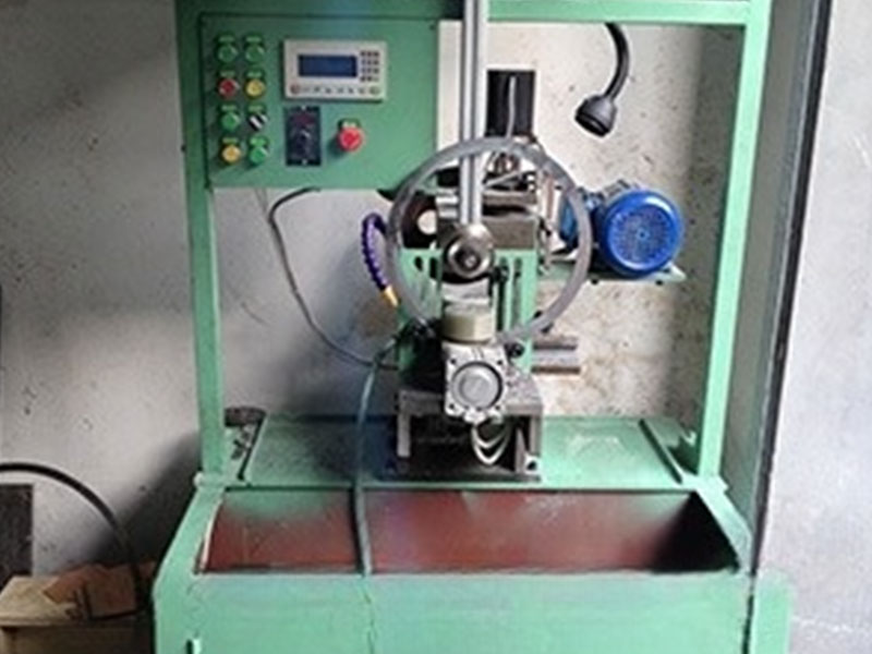 Vielseitige CNC-Fräs- und Ringanfasmaschine
