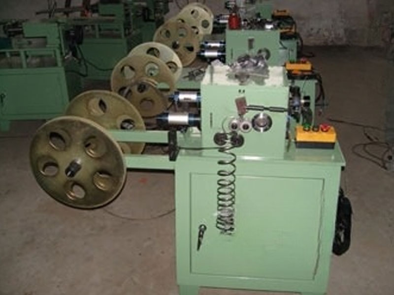 Automatische Saumstreifen-Formmaschine