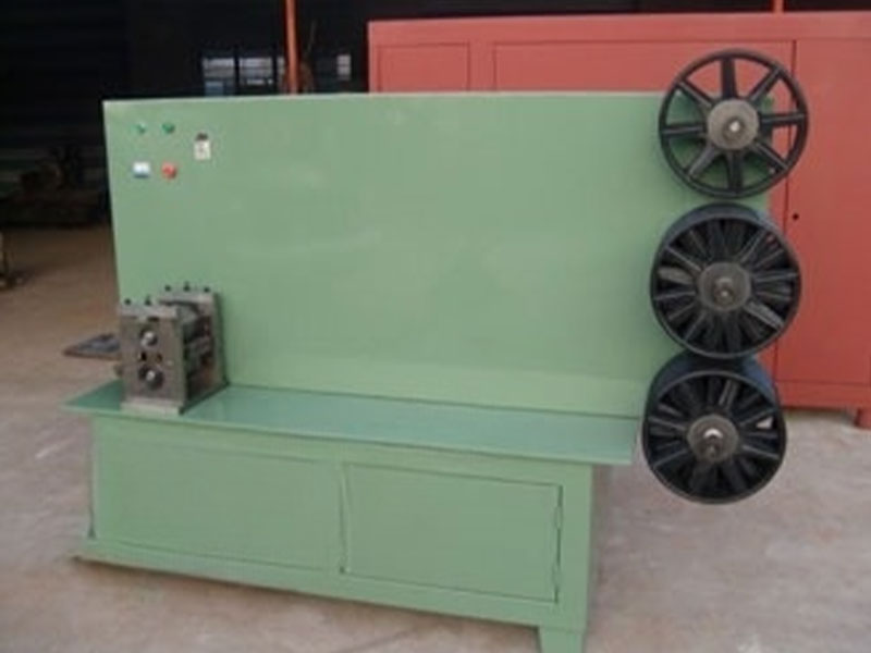 Automatische Bandöffnungs- und Abwickelmaschine